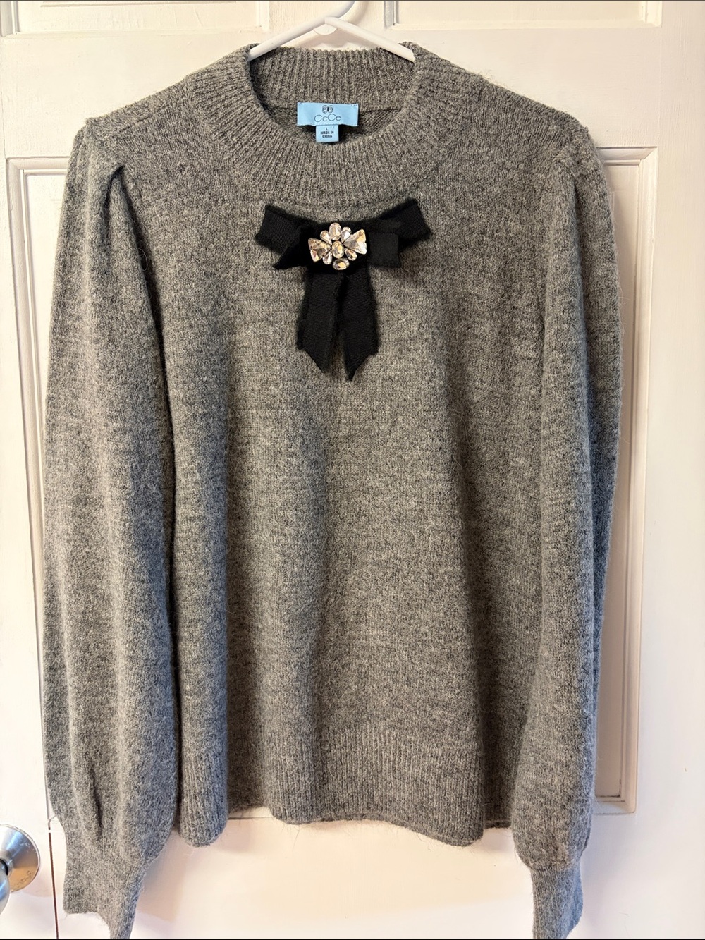 CeCe Women's Long Sleeve Bling Bow Detail Crewneck Sweater in grey size L